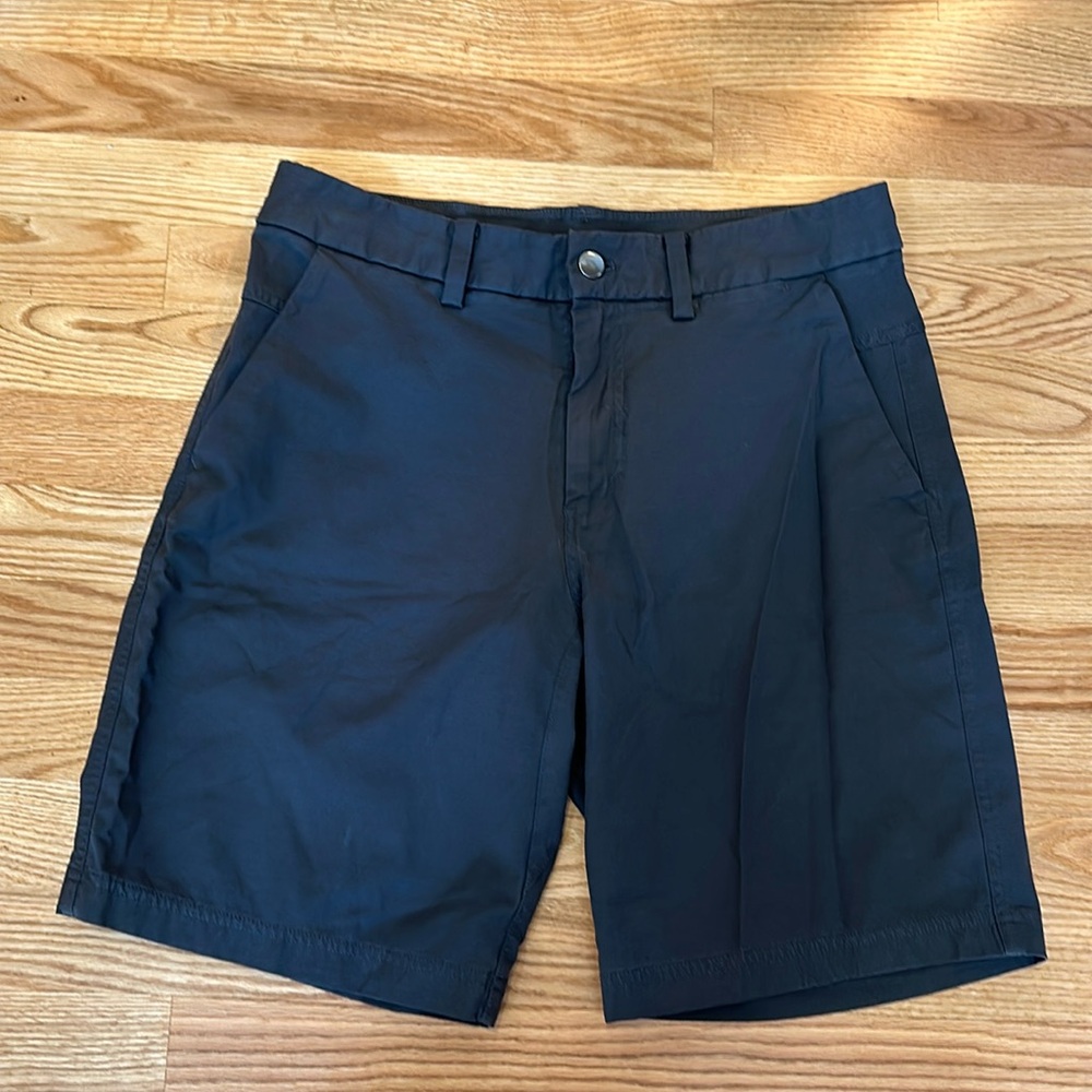 Lululemon men’s size 30 waist shorts.